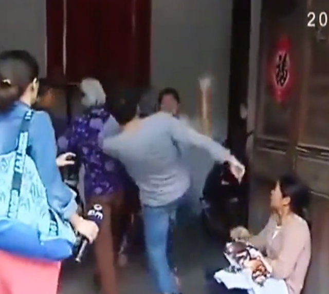 故事：孩子樣貌不像他，男方本想挽救婚姻，最后因親子鑒定放棄了