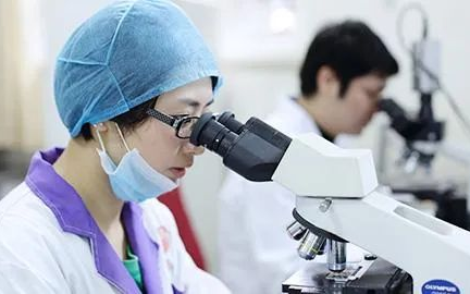 做親子鑒定到底是去醫(yī)院還是去有資質(zhì)的正規(guī)親子鑒定機(jī)構(gòu)？